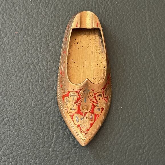 Vintage Brass Shoe Ashtray Hand Etched Red Slipper India Genie Aladdin - Picture 12 of 16